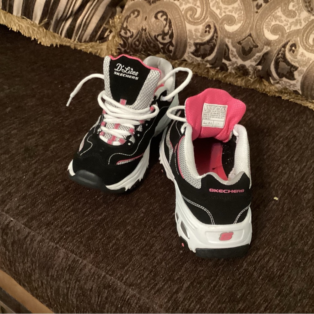 Women’s Skechers D’Lites Shoe - Picture 4 of 5